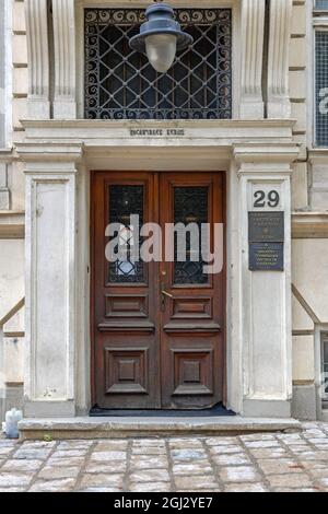 Belgrad, Serbien - 28. August 2021: Eingang zum Gebäude der Universität der Künste in Belgrad, Serbien. Stockfoto