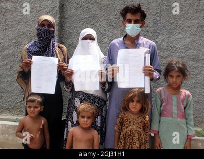 Die Bewohner von Kotri veranstalten am Mittwoch, dem 08. September 2021, im Hyderabad-Presseclub eine Protestdemonstration gegen die hohe Händigkeit einflussreicher Menschen. Stockfoto