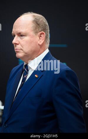 Kiel, Deutschland. September 2021. Prinz Albert II. Von Monaco, der amtierende Prinz von Monaco und Leiter der Familie Grimaldi, kommt im Rahmen seines Besuchs in der Kieler Woche zu einem Termin am GEOMAR Helmholtz-Zentrum für Ozeanforschung an. Quelle: Gregor Fischer/dpa/Alamy Live News Stockfoto