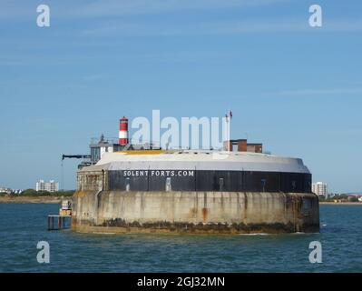 PORTSMOUT, VEREINIGTES KÖNIGREICH - Apr 21, 2020: Spitbank Fort in der Solent eine von Palmerston erbaute Seefestung aus dem 19. Jahrhundert, um französische Eindringlinge abzuschrecken, die jetzt Luxus haben Stockfoto