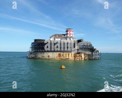 PORTSMOUTH, VEREINIGTES KÖNIGREICH - Apr 21, 2020: No man's Fort in the Solent ein von Palmerston erbautes Seefort aus dem 19. Jahrhundert, um französische Eindringlinge abzuwehren Stockfoto