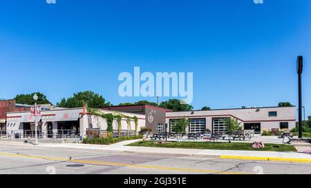 LUVERNE, MN, USA-21 AUGUST 2021: Take 16 Brewing Company, Bar und Restaurant. Stockfoto