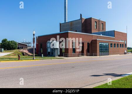 LUVERNE, MN, USA-21. AUGUST 2021: Luverne's Public Works Facility, von der Main Street aus gesehen Stockfoto