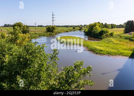 LUVERNE, MN, USA-21 AUGUST 2021: Rock River auf dem Weg durch Luverne. Stockfoto