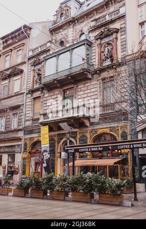 BUDAPEST, UNGARN - Januar, 2019: Ungarisches Haus der Fotografie, Mai Mano Haus an der Nagymezo Straße, im Zentrum des Theaterviertels, auch k Stockfoto