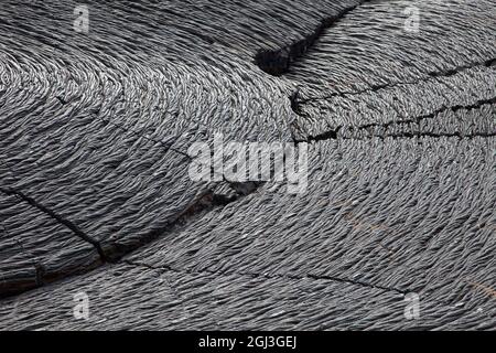 Pahoehoe Lava natürliche Felsmuster auf der Insel Santiago im Galapagos-Nationalpark, Ecuador Stockfoto