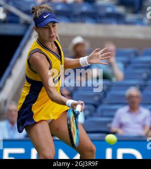 8. September 2021: Belinda Bencic (SUI) verliert Emma Raducanu (GBR), 6-3, 6-4 bei den US Open, gespielt im Billy Jean King National Tennis Center in Flushing, Queens, New York, {USA} © Jo Becktold/Tennisclix/CSM Stockfoto