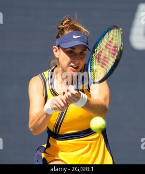 8. September 2021: Belinda Bencic (SUI) verliert Emma Raducanu (GBR), 6-3, 6-4 bei den US Open, gespielt im Billy Jean King National Tennis Center in Flushing, Queens, New York, {USA} © Jo Becktold/Tennisclix/CSM Stockfoto