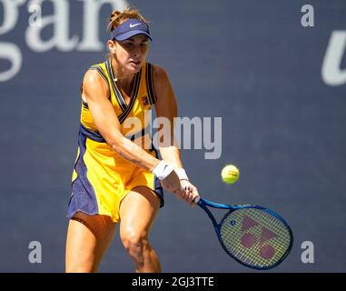 8. September 2021: Belinda Bencic (SUI) verliert Emma Raducanu (GBR), 6-3, 6-4 bei den US Open, gespielt im Billy Jean King National Tennis Center in Flushing, Queens, New York, {USA} © Jo Becktold/Tennisclix/CSM Stockfoto