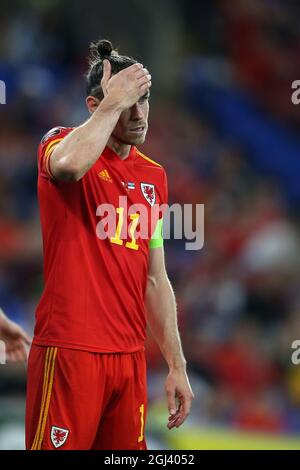 Cardiff, Großbritannien. September 2021. Gareth Bale aus Wales ist niedergeschlagen. FIFA-WM-Qualifikationsspiel, Gruppe E, Wales gegen Estland am Mittwoch, den 8. September 2021, im Cardiff City Stadium in Cardiff, Südwales. Nur zur redaktionellen Verwendung. Bild von Andrew Orchard/Andrew Orchard Sports Photography/Alamy Live News Credit: Andrew Orchard Sports Photography/Alamy Live News Stockfoto