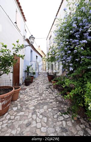 Farbenfrohe, strenge Gasse im historischen Zentrum von Posada Stockfoto