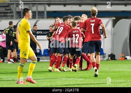 Pilsen, Tschechische Republik. September 2021. Tschechische Spieler feiern ein Tor während des internationalen Freundschaftsspiels zwischen der Tschechischen Republik und der Ukraine in der Doosan Arena in Pilsen, Tschechische Republik, Mittwoch, 8. September 2021. Kredit: Miroslav Chaloupka/CTK Foto/Alamy Live Nachrichten Stockfoto