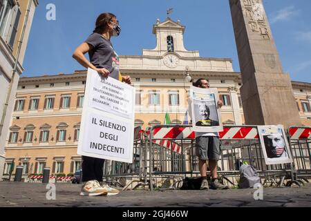 Rom, Italien. September 2021. Protest vor dem Montecitorio-Palast in Rom, organisiert von der Vereinigung 'Italiani per Assange', um die Freilassung und politisches Asyl für Julian Assange zu fordern, einen Journalisten, der derzeit im Höchstsicherheitsgefängnis von Belmarsh im Vereinigten Königreich inhaftiert ist, mit einer Auslieferungsanforderung der USA. (Foto: Matteo Nardone/Pacific Press/Sipa USA) Quelle: SIPA USA/Alamy Live News Stockfoto