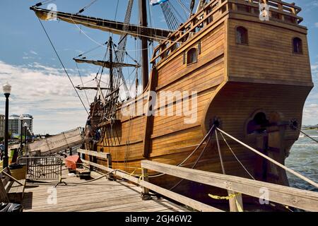 Die NAO Santa Maria, eine Nachbildung des Schiffs von Christoph Columbus aus dem 15. Jahrhundert, ist hier im Sommer 2021 in Ocean City, MD, angedockt. Stockfoto