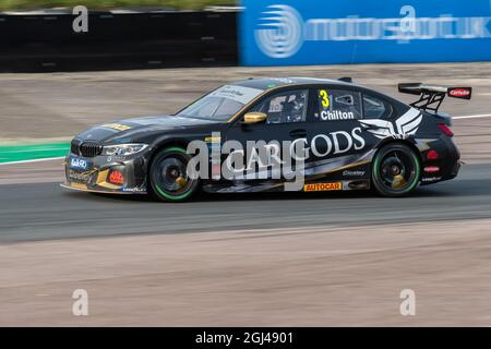 Tom Chilton in einem BMW 330i M auf der BTCC Veranstaltung in Thruxton im August 2021 Stockfoto