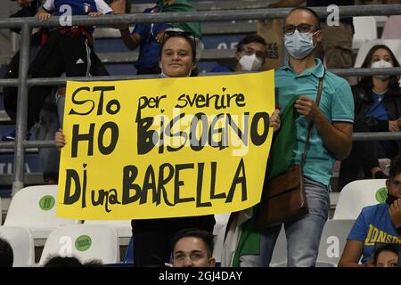 Reggio Emilia, Italien, 8. September 2021. Unterstützer (Italien) beim Qualifikationsspiel der FIFA Fußball-Weltmeisterschaft Katar 2022 zwischen Italien 5-0 Litauen am 8. September 2021 im Mapei-Stadion in Reggio Emilia Italien. Quelle: Maurizio Borsari/AFLO/Alamy Live News Stockfoto