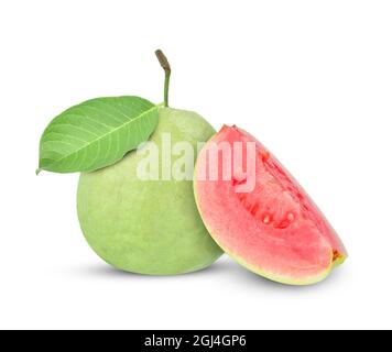 Rosa Guava Frucht isoliert auf weißem Hintergrund Stockfoto