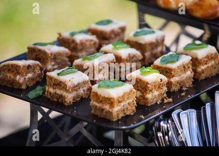 Catering, Snacks am Buffet, süß Stockfoto