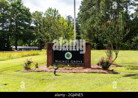 Walnut Grove, MS - 9. Juni 2021: Willkommen bei Walnut Grove Zeichen und Fahnen Stockfoto