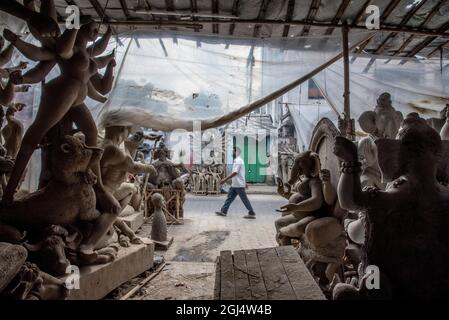 Kalkutta, Indien. September 2021. Tonidol der Ganesh-Gottheit wird in Kalkutta, Westbengalen, hergestellt. In diesem Jahr beginnt das Ganesh Chaturti/Ganapati Festival am 10. September. (Foto von Amlan Biswas/Pacific Press) Quelle: Pacific Press Media Production Corp./Alamy Live News Stockfoto