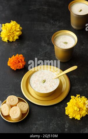 Reis Kheer Indian Sweet Payesh, Onam Payasam, Phirni Dessert Mumbai, Kerala, Indien Mithai Festival süßes Gericht Diwali, Dussehra, Holi ganesh chaturthi Stockfoto