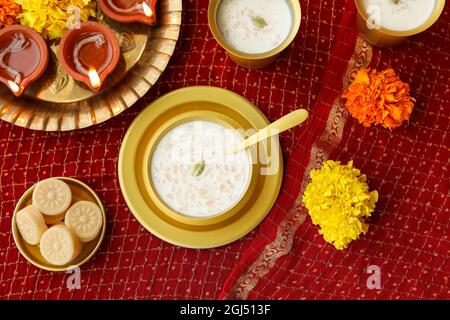 Reis Kheer Indian Sweet Payesh, Onam Payasam, Phirni Dessert Mumbai, Kerala, Indien Mithai Festival süßes Gericht Diwali, Dussehra, Holi ganesh chaturthi Stockfoto