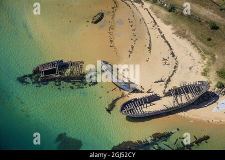 Frankreich. Bretagne. Morbihan (56) Plouhinec. Luftaufnahme des Magouer Hafenbootfriedhofs. Ria d'Etel Thoniers Stockfoto