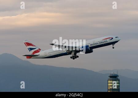 Richmond, British Columbia, Kanada. September 2021. Ein Boeing 777-200er-Jet (G-YMMT) von British Airways hebt vom internationalen Flughafen Vancouver ab. (Bild: © Bayne Stanley/ZUMA Press Wire) Stockfoto