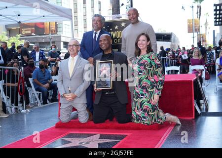 Die Radiomoderatorin Kurt Alexander aka Big Boy (Mitte) posiert mit dem Stadtrat von Los Angeles, Mitch O'Farrell (links), und Hollywood Chair of the Board N Stockfoto