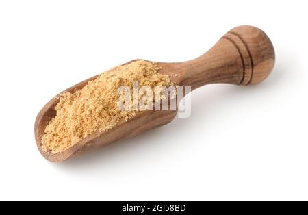 Holzlöffel trockenes Senfpulver auf Weiß isoliert Stockfoto