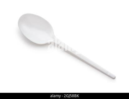 Draufsicht auf weißen Einweg-Plastiklöffel isoliert auf weiß Stockfoto