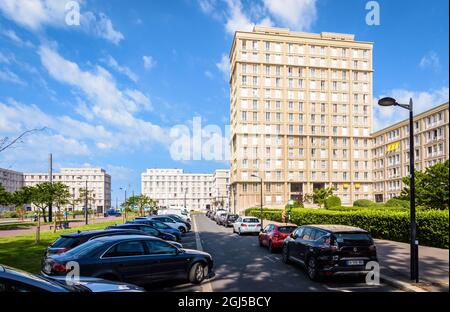 Nordturm des Gebäudekomplexes „Porte Oceane“ in Le Havre, Frankreich, fertiggestellt 1956, Werk des französischen Architekten Auguste Perret. Stockfoto