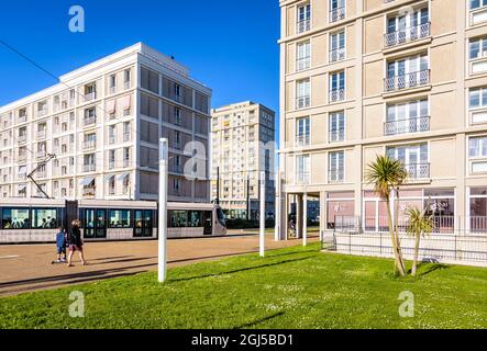 Die 'Porte Oceane' ist ein Wohnkomplex in Le Havre, Frankreich, der 1956 fertiggestellt wurde und vom Architekten Auguste Perret entworfen wurde. Stockfoto