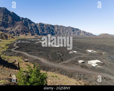 Dörfer Portela und Bangaeira im Cha das Caldeiras, zerstört durch einen Lavastrom in den Jahren 2014-2015. Stratovulkan Pico do Fogo. Fogo Island (Ilha do Stockfoto