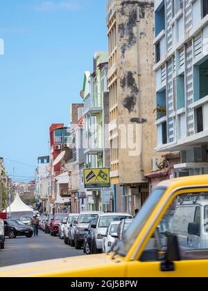 Avenida Amilcar Cabral in Plato. Die Hauptstadt Praia an der Ilha de Santiago, Kap Verde. Stockfoto