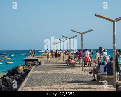 Der Steg am Strand Praia de Santa Maria. Die Insel Sal, Kap Verde. (Nur Für Redaktionelle Zwecke) Stockfoto