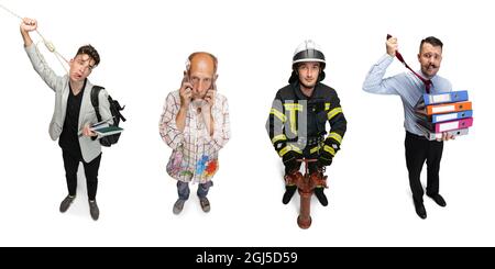 Kreative Komposition von vier Personen verschiedener Berufe, Student, Künstler, Feuerwehrmann, Mitarbeiter isoliert auf weißem Hintergrund. Collage Stockfoto