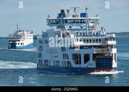 Isle of Wight Wightlink Fähre St. Clare nähert sich Portsmouth Harbour Stockfoto