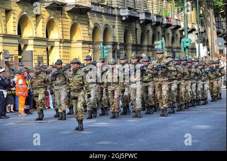 TURIN, ITALIEN - 08. Mai 2011: Die alpenländischen italienischen Streitkräfte während der Parade. Turin, Italien. Stockfoto