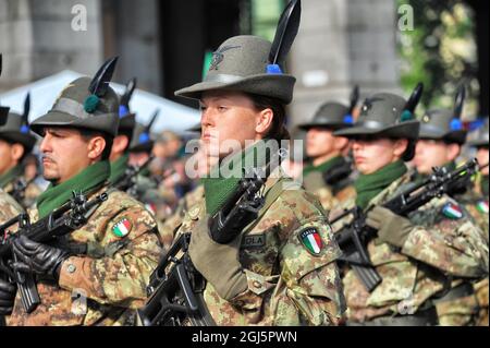 TURIN, ITALIEN - 08. Mai 2011: Die alpenländischen italienischen Streitkräfte während der Parade. Turin, Italien. Stockfoto