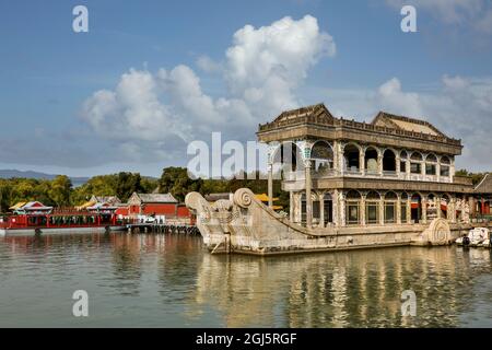 Asien, China, Peking, Marmorboot im Sommerpalast der Kaiserin Cixi Stockfoto