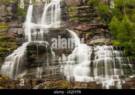 Schöne Aussicht auf Tvinnefossen in Norwegen. Wasserfall Touristenattraktion. Stockfoto