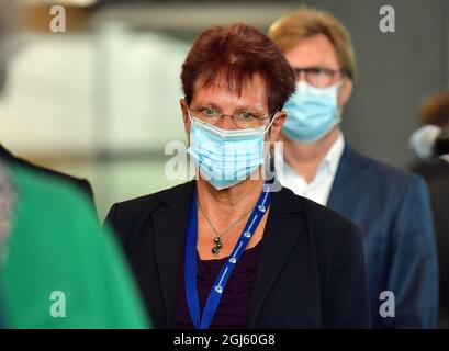 Erfurt, Deutschland. September 2021. Ute Bergner, Mitglied des landtags, steht im Plenarsaal des Thüringer landtags während der Sondersitzung des landtags zum Gruppenstatus der FDP. Ute Bergner, eine Abgeordnete, die aus der FDP zurückgetreten ist, hat ebenfalls ihren Rücktritt aus der Landtagsfraktion der FDP erklärt. Mit derzeit nur vier Abgeordneten kann die FDP keine Fraktion mehr bilden und strebt daher den Status einer Fraktion an. Quelle: Martin Schutt/dpa-Zentralbild/dpa/Alamy Live News Stockfoto