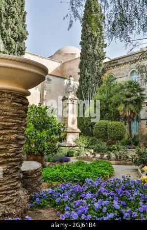Israel, Jerusalem. Kirche St. Anna, Gärten vor der Kirche. Stockfoto