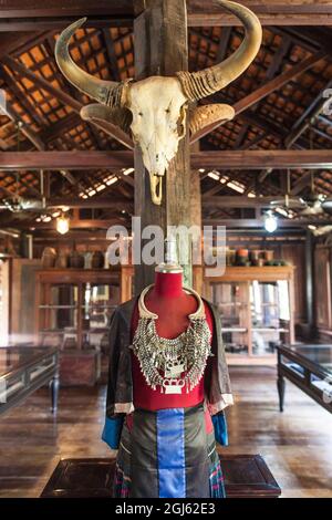 Laos, Vientiane. Lao Textile Museum Innenraum. Stockfoto