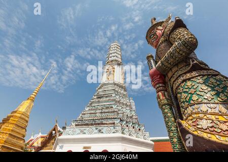 Thailand, Bangkok. Ko Ratanakosin, Wat Phra Kaew, Tempel des Goldenen Buddha, Stupa. Stockfoto