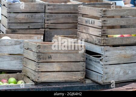 Lagerkisten, gestapelt, Farmer's Market, USA, von James D Coppinger/Dembinsky Photo Assoc Stockfoto