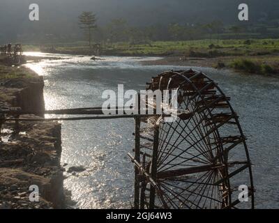 Asien, Vietnam, Pu Luong Nature Reserve, Wasserrad auf dem Cham River Stockfoto