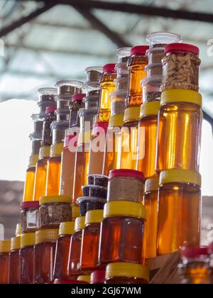 Osch-Bazaar, Honig und Nüsse. Die Hauptstadt Bischkek, Kirgisistan Stockfoto