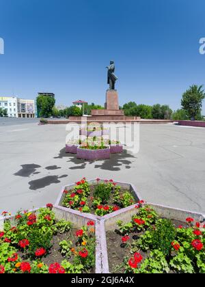 Lenin-Statue auf der Lenin-Allee. Stadt Osch im Fergana-Tal nahe der Grenze zu Usbekistan, Kirgisistan Stockfoto